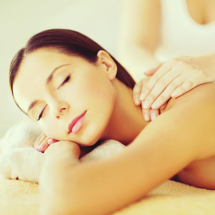 BODY BLITZ 50 Total body exfoliation with full body massage to soften the skin and relax stressed muscles.