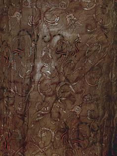 Bogna Łakomska, Silk on the Chinese Silk Road during the Han dynasty (206 BC-220 AD) embroidered silk began to appear (Xia, 1983, 51).