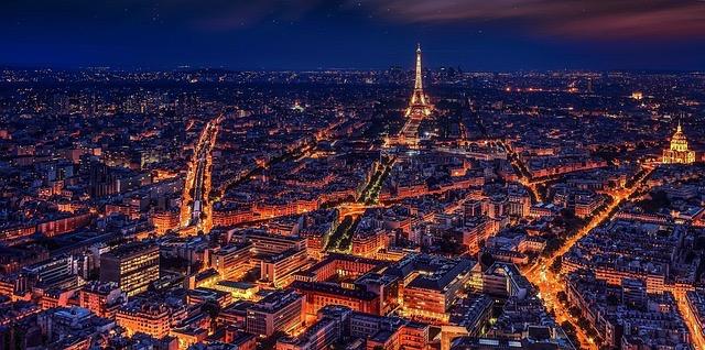 J irai en France cet été. Il y aura beaucoup de musées à visiter à Paris.