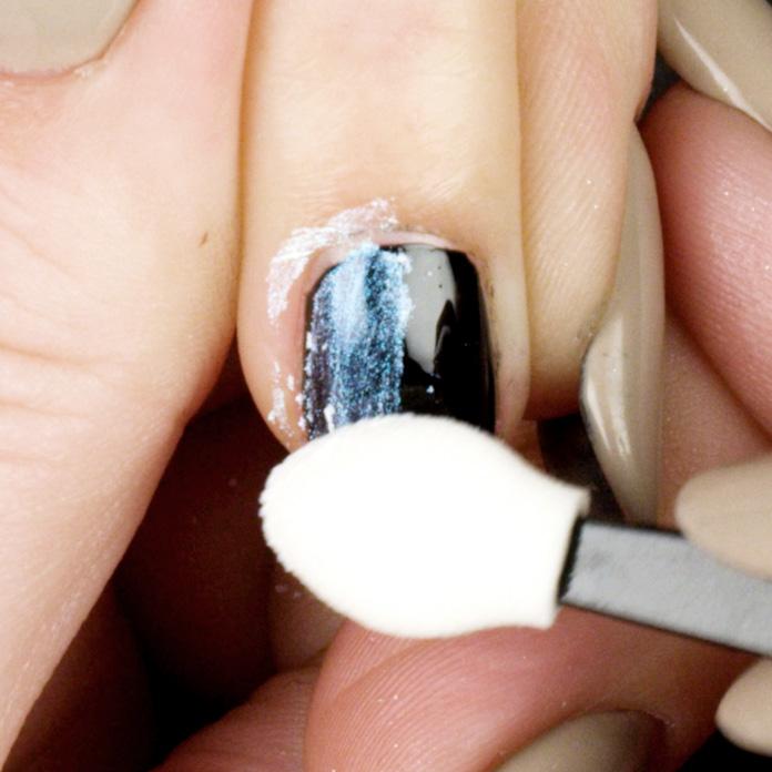 Transform their nail lacquer service with attention-getting Effects.