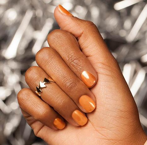 OPI NAIL LACQUER CHROME EFFECTS COST PER SERVICE GUIDE OPI CHROME EFFECTS SERVICE IDEAS OPI PRODUCT SIZE SALON PRICE ESTIMATED APPLICATIONS (FULL SET) COST PER SERVICE Metallic looks are trending