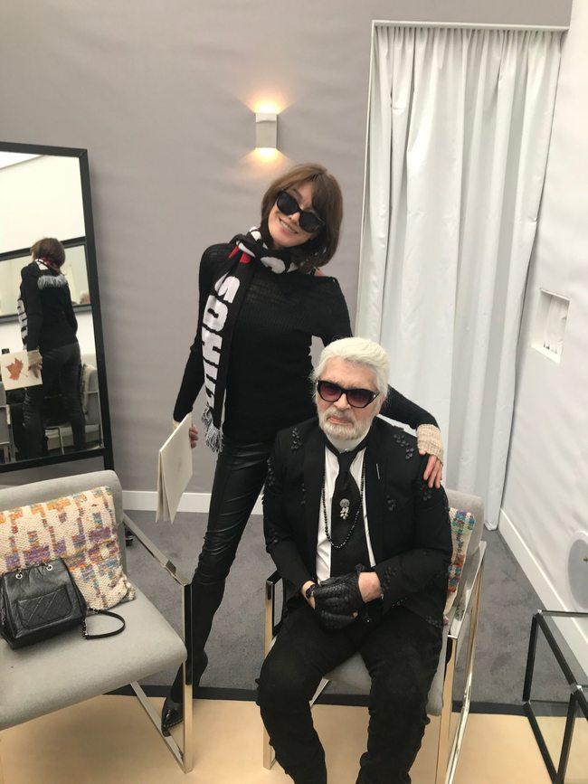 Karl Lagerfeld with Carla Bruni, wearing a Chaos scarf, backstage at Chanel - Photo: