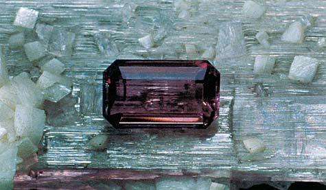 However, in several recently produced crystals, these characteristics resemble natural ametrine more closely.