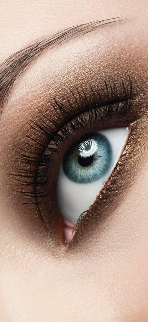 Eyes DELICATE CARE FOR SENSITIVE EYES prone to allergies and irritations. Highlight the depth of your look. All that is required to bring out the beauty of your eyes!