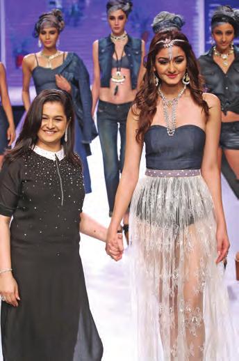 Stars Anuj Sachdeva and Niddhi Subbaiah walked the ramp garbed in seductive black. Rachna Gupta s Jewellery Studio brought out a variety of colours to entice viewers at the IIJW.