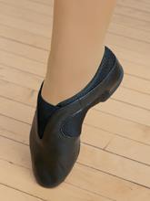 perfect fit Shock-absorbing heel Whole sizes only For best fit, go down to nearest whole size.