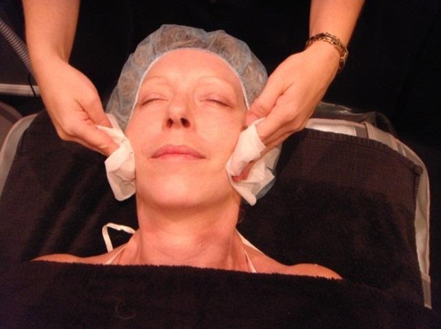 LIQUID FACELIFT PROCEDURE You can watch our Liquid Facelift demonstration on the Skin O2 YouTube Channel Prior to treatment ensure client has read, understood &