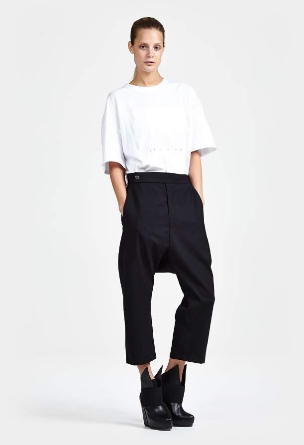 19 24 1-1 Drop Crop Pants Cropped, loose fit pants with dropped crotch in soft wool.