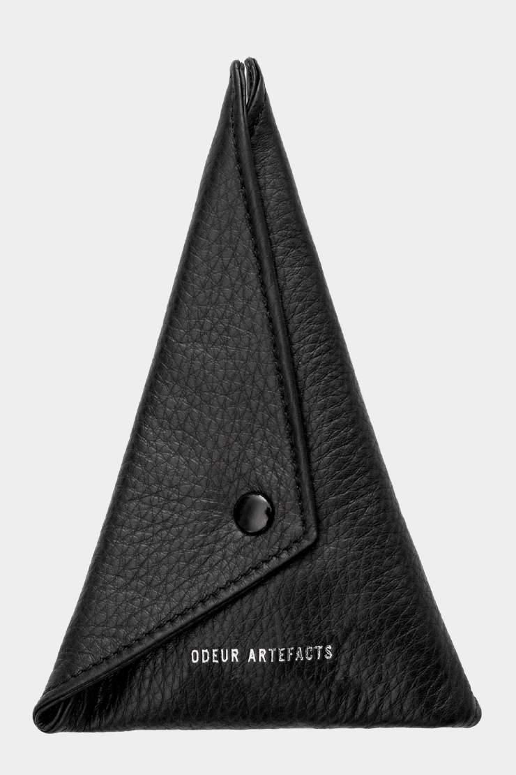 OA 02-1 Triangular Key Holder Folded key case in black leather with black snap buttons.