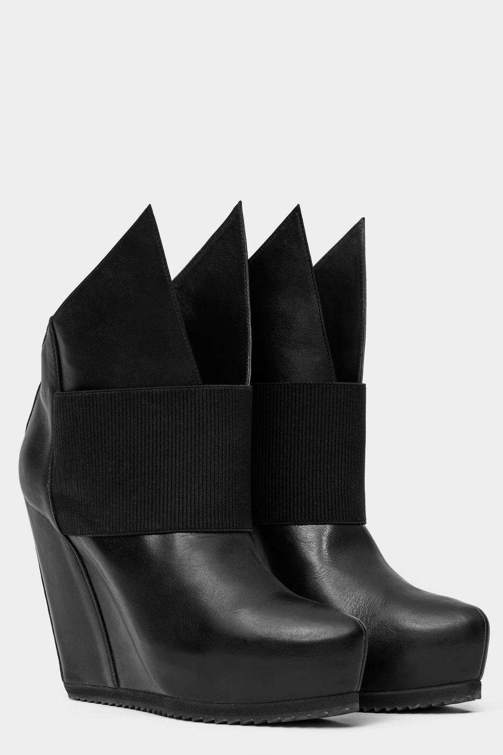 Atelier Odeur Studios A /W 16 OA 07-1 Splinth Wedge High heel wedge in genuine black leather in graphic cut. Height of heel is 12,5 cm.