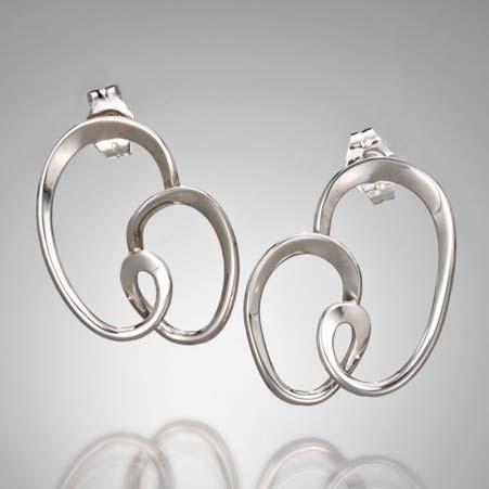 7.5 Inches In Length 7mm Wide At Widest Point 1mm Deep Regular Price: $387 Sale Price: $233 Artist: Tom Kruskal Name: Bubbly Earrings in 14kt White Gold Item # 7167 ALU: