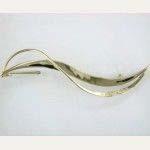 Artist: Tom Kruskal Name: Spindrift Broach in 14kt Yellow Gold Item # 8385 ALU: ZMP092 No Gemstone Description: 14kt Yellow Gold hand forged two flat open curving