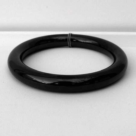 Name: Black Ceramic 9.5mm Bangle Bracelet Item # 7660 ALU: ZMBRCER9.5B59 Description: Black Gem Ceramic 9.