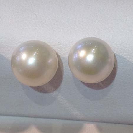 Name: White 9mm Pearl Stud Earrings in 14kt Yellow Gold Item # 8806 ALU: ZMEP09WH14Y White Cultured Pearls Description: 14kt Yellow Gold Two White Cultured Pearls 9mm 14kt