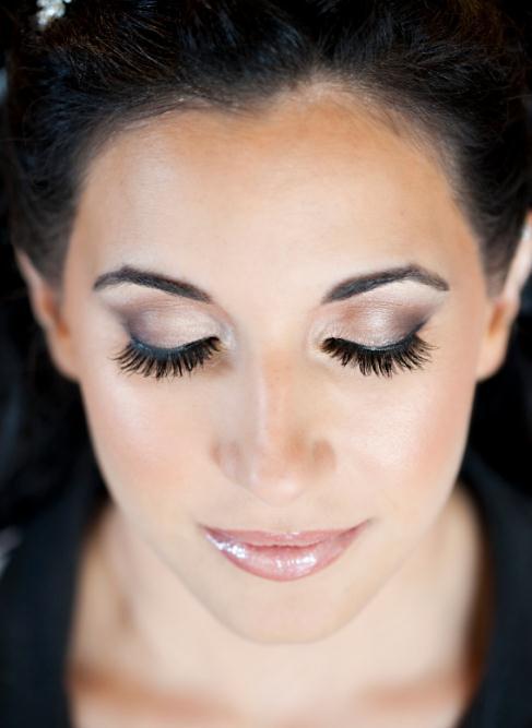 They also take much less time to apply whereas individual eyelashes are great for filling in sparse areas. Or, use individual lashes to create a gorgeous winged look by applying at the outer corners.