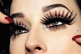 How to get the best look by using fake eyelashes and some tips of good use in a successful eye makeup Step 6: Apply lash adhesive Applying the glue to false eyelash strips can turn messy real quick.