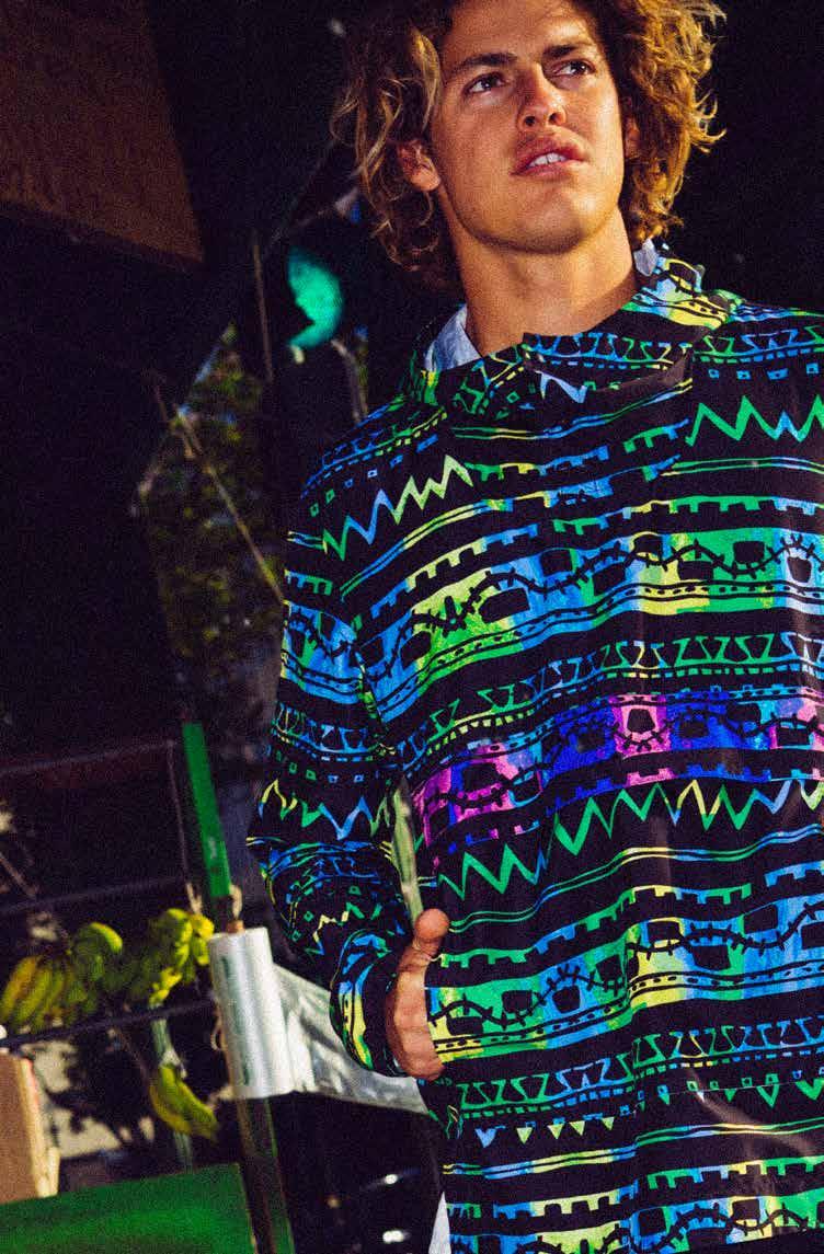 15003 ANORAK en s HOFFAN VOYAGE X XX Relaxed Fit The lightweight Hoffman Voyage Anorak jacket features a vibrant print inspired by big wave surf culture in the late 1980s.