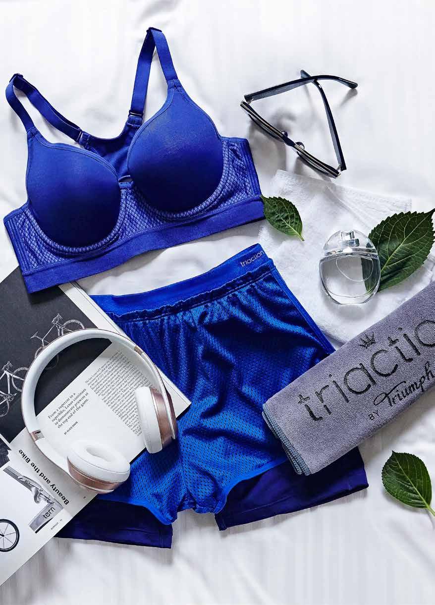 The Triaction MoVE EASY The super-light Free Motion wired sports bra offers high bounce control and good support. Innovative spacer cups are filled with tiny air pockets for maximum breathability.