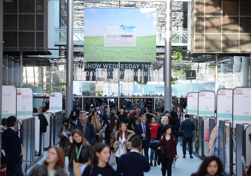54,500 VISITORS SHOW STRONG SUPPORT TO THE INNOVATIONS AT PARIS: NEW URBANISATION OF THE SHOW AND FORUMS, AND SUCCESS FOR THE WEARABLE LAB AND BAG & SHOE MANUFACTURING 2 A place for business,