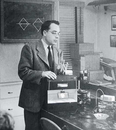 Figure 8. Richard Liddicoat, shown teaching the use of the Diamolite in 1946, helped develop the instrument in 1941. troscope and the ProportionScope (GIA Diamond Grading course, 1994).