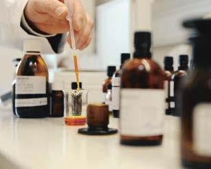 8 What makes Dr. Hauschka special? Use of rose petal oil extract In the WALA perfumer s laboratory Pioneers of natural cosmetics In addition to nourishing plant extracts, Dr.