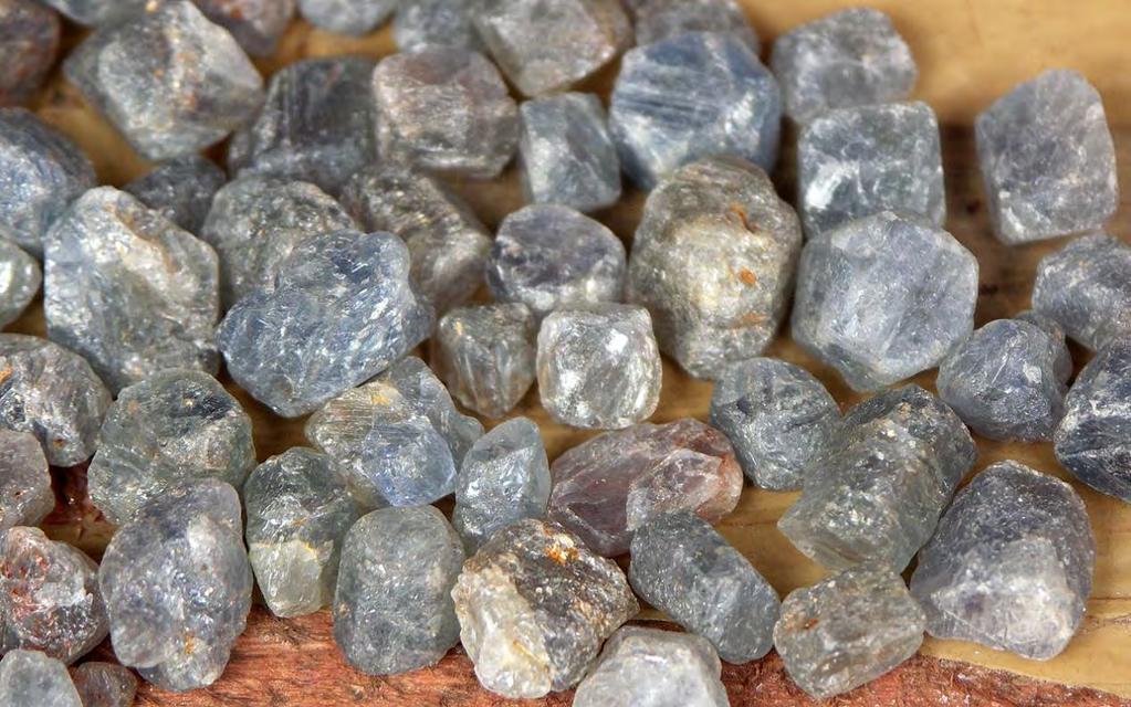Ruby and sapphire rush near Didy, Madagascar 12 Figure 12: Interestingly in October 2005, the miners working a few hundred meters away from the place that VP visited in July 2005, were not finding