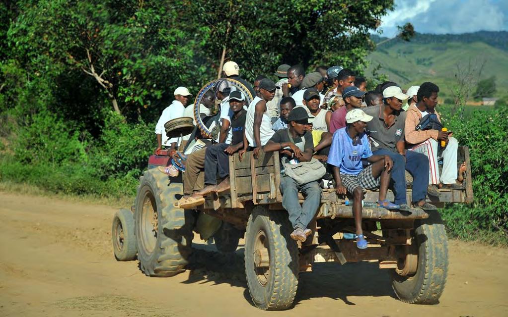 Ruby and sapphire rush near Didy, Madagascar 25 Figure 24: Between Ambatondrazaka and Didy a tractor is carrying gem miners, mining tools, supplies and even a casino wheel.