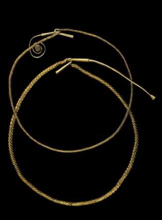 Tara Torcs Item: Torcs (Photo: National Museum of Ireland) Date: c.1200-1000 BC Bronze Age Find Location: Tara Discovered in 1810 by a boy digging close to the Rath of the Synods on the Hill of Tara.