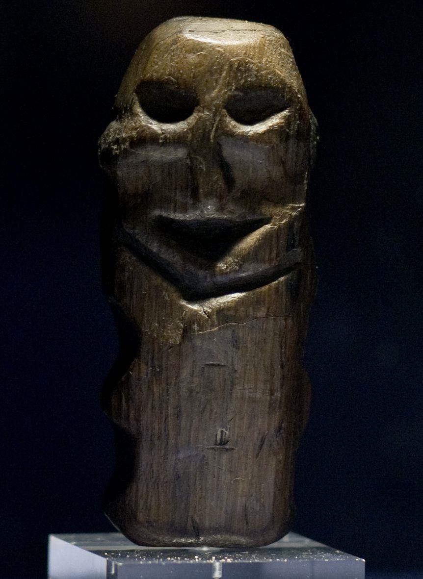 Image: human figurine in wood Location: Willemstad, Netherlands Date: Mesolithic Picture source: By rob