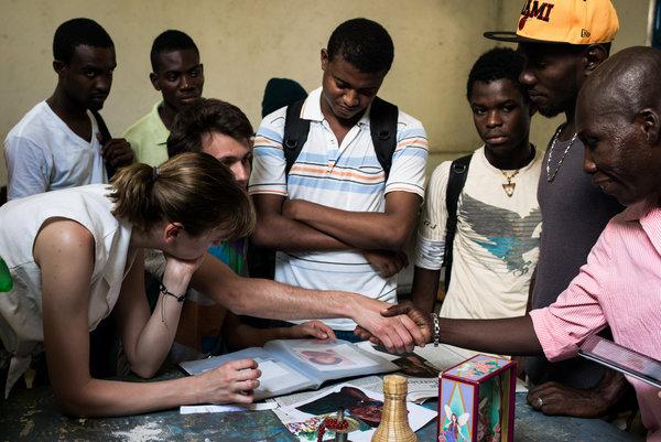 Mr. Dodard is director of Haiti s only public arts school, known by its French acronym, Enarts, where students from Belgium collaborate with local students.