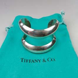 6 grams, with the original pouch Est. $150/200 30 Tiffany & Co.