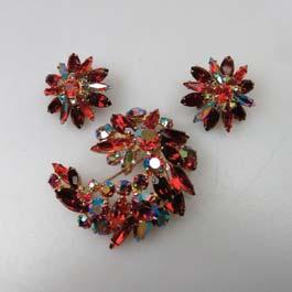 brooch, and a pair of earrings set with faux cinnamon pearls and various coloured