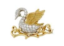 1 18K YELLOW GOLD AND PLATINUM PIN realistically formed as a swan and decorated with