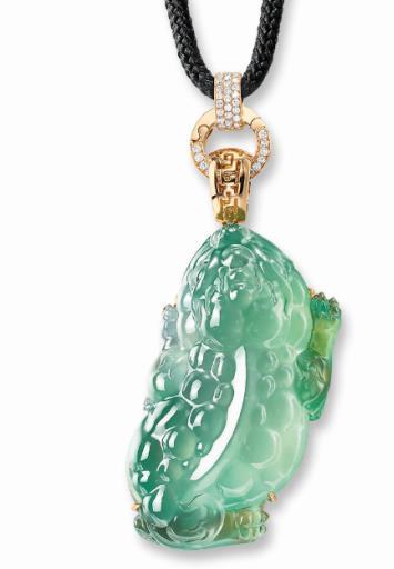 Natural Icy Jadeite 'Toad' and Diamond Pendant Estimate:HK$ 800,000 1,200,000/US$ 103,000 155,000 Since the ancient times, three-legged toad has been known as a mythical creature that brings fortune.