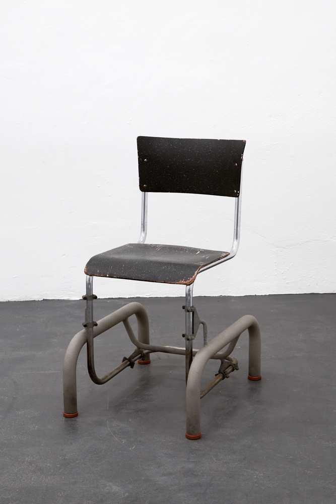 Stuhl 9H - 2010-90 x 51 x 62 cm - Mart Stam chair, steel, lacquer, wood.
