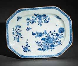 China, Qing dynasty, 19 th Pagodas, bridges and mountain landscapes appear in finely cobalt blue on the cups and saucers. The teacups with small plant motifs on the inside.