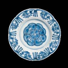 266 261 Large Blue and White Charger, China, 18th/19th century, shallow form with lobed rim, the interior decorated with a bird-andflower