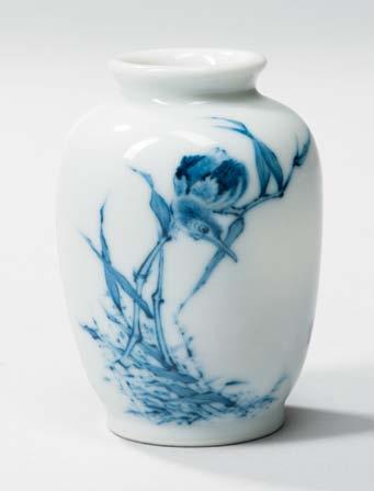 280 274 Blue and White Rouleau Vase, China, 20th century, with cylindrical body, tubular neck, and dish-shaped mouth, on a raised foot ring, decorated with