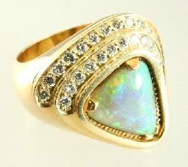 411 18K White Gold Emerald Diamond ring w/consignors Appraisal.