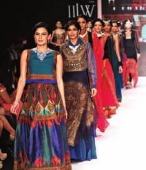 Paying tribute to the Indian woman and the cause of the girl child, the show featured a dazzling array of glittering jewellery from five brands.