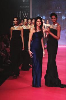 the IIJW Grand Finale. Audiences got to see a perfectly designed display of 17 entries from various collections; the pieces were gorgeous in form and design as they dazzled on the ramp.