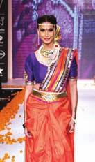 Prachi Mishra, Miss India was the Maharashtrian bride who modelled a splendid rani haar in pearls and gold from Gunjan Jewels and Tara Jewels.