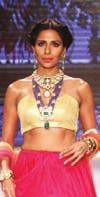 The U shaped rani haar, the draped gold beaded necklace, paisley pendant at the centre of a gold neckpiece were the cynosure of all eyes.