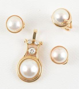with a Mabe cultured pearl measuring 15.