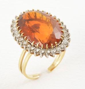 26, CITRINE AND 18K yellow gold ring set with a cabochon of ovoid