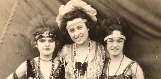 6 Fifty years later, Turkish dancer Sabine Sevan adapted her hair, lipstick and false eyelashes and shaped garments,