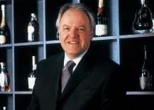 WS INES & pirits EUR million 2001 2002 2003 Net sales 2,232 2,266 2,116 STRATEGY AND OBJECTIVES Interview with Christophe Navarre, President of the Wines and Spirits business group Income from