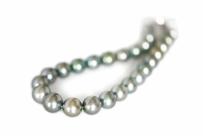 Outstanding Tahitian pearl necklet, big and very