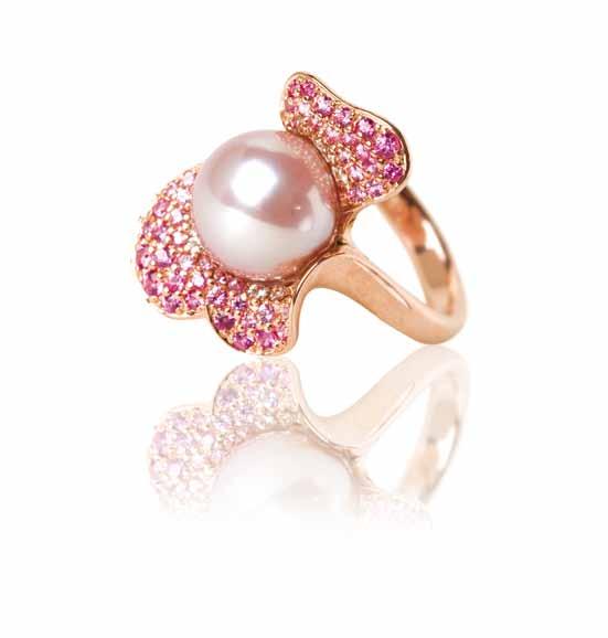 Sculptural and very beautiful ring in rose gold, pink