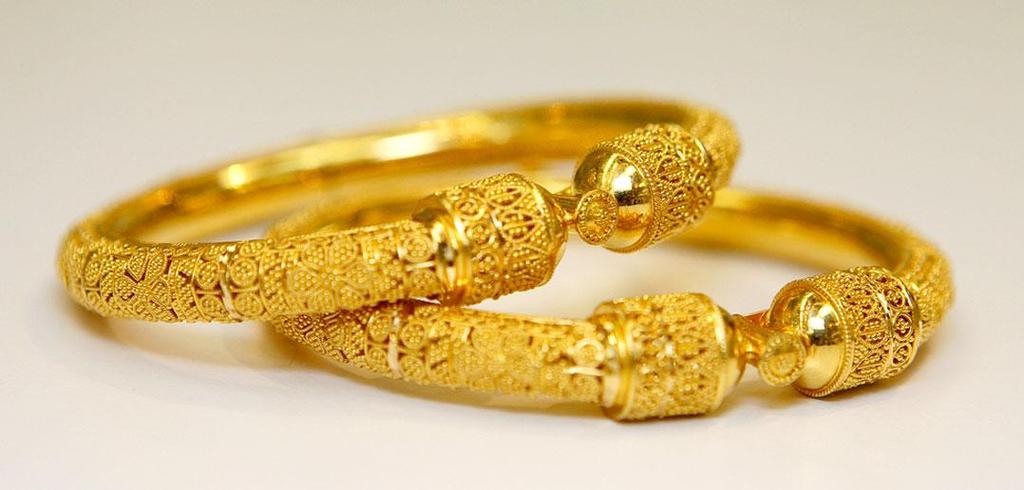 Gold Jewellery Industry How the industry operates in India Import of gold by government authorised banks Jewellery manufacturing process by players Jewellery manufacturers in India either purchase